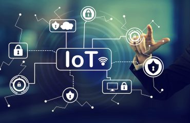 IoT security theme with a businessman Teknologi IoT (Internet of Things): Bagaimana Ini Merubah Kehidupan Sehari-hari